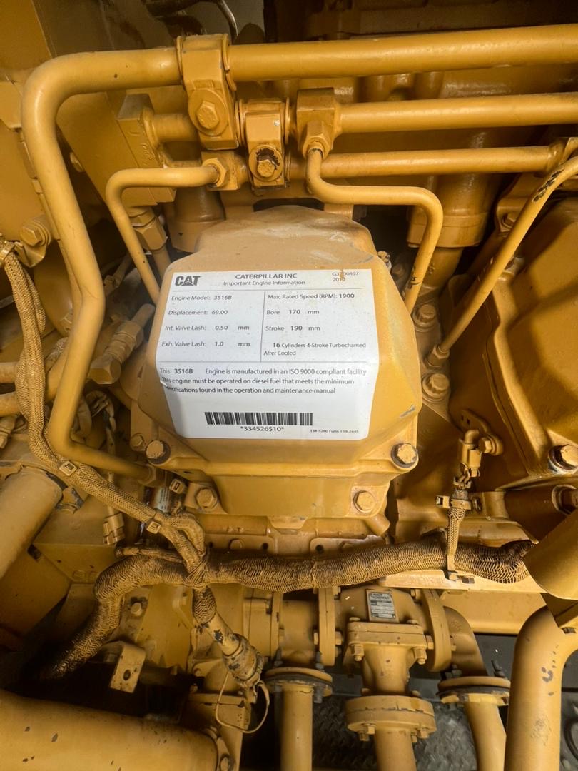 برچسب اطلاعات موتور Caterpillar با مدل درج‌شده 3516B